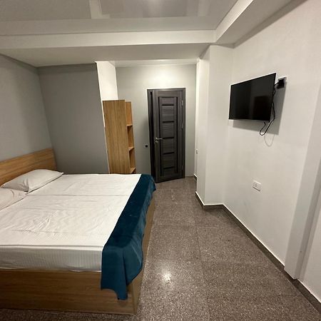 Friendly Hotel Jerevan Buitenkant foto