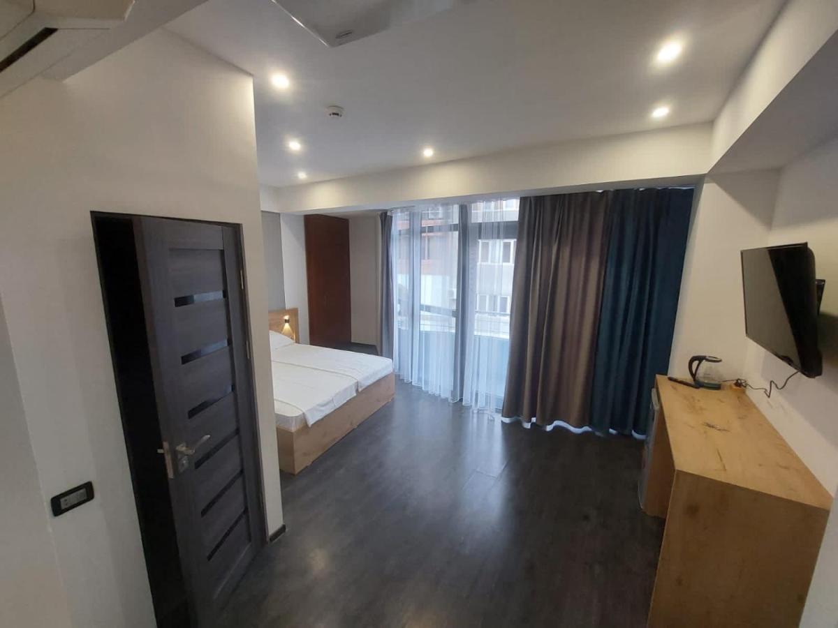 Friendly Hotel Jerevan Buitenkant foto