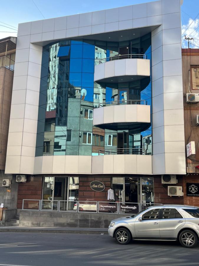 Friendly Hotel Jerevan Buitenkant foto