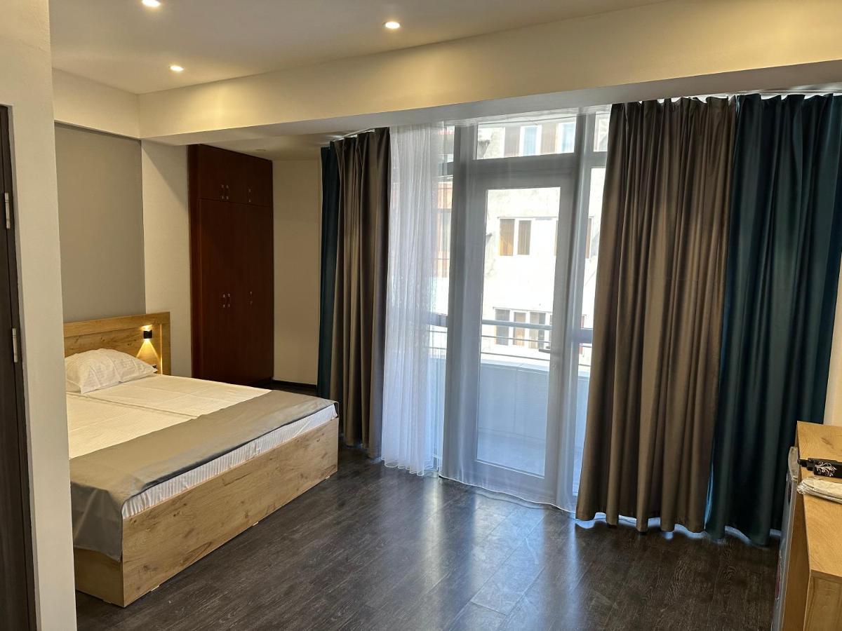 Friendly Hotel Jerevan Buitenkant foto