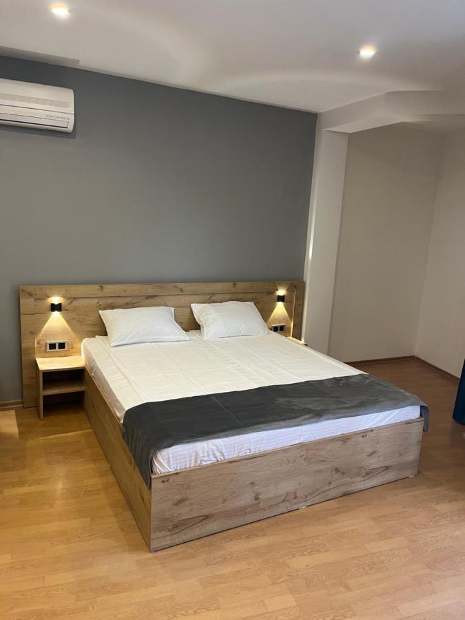 Friendly Hotel Jerevan Buitenkant foto