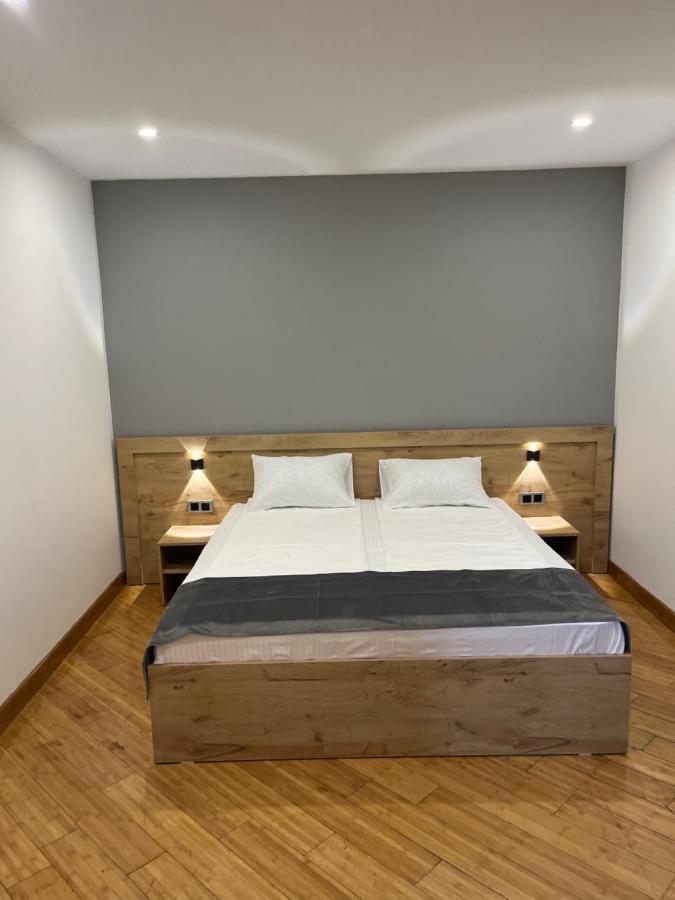 Friendly Hotel Jerevan Buitenkant foto
