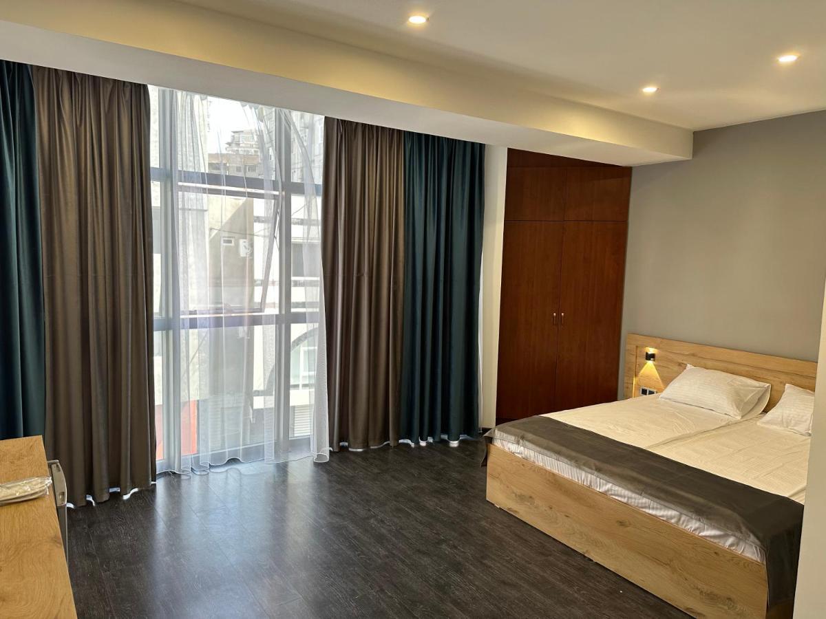 Friendly Hotel Jerevan Buitenkant foto