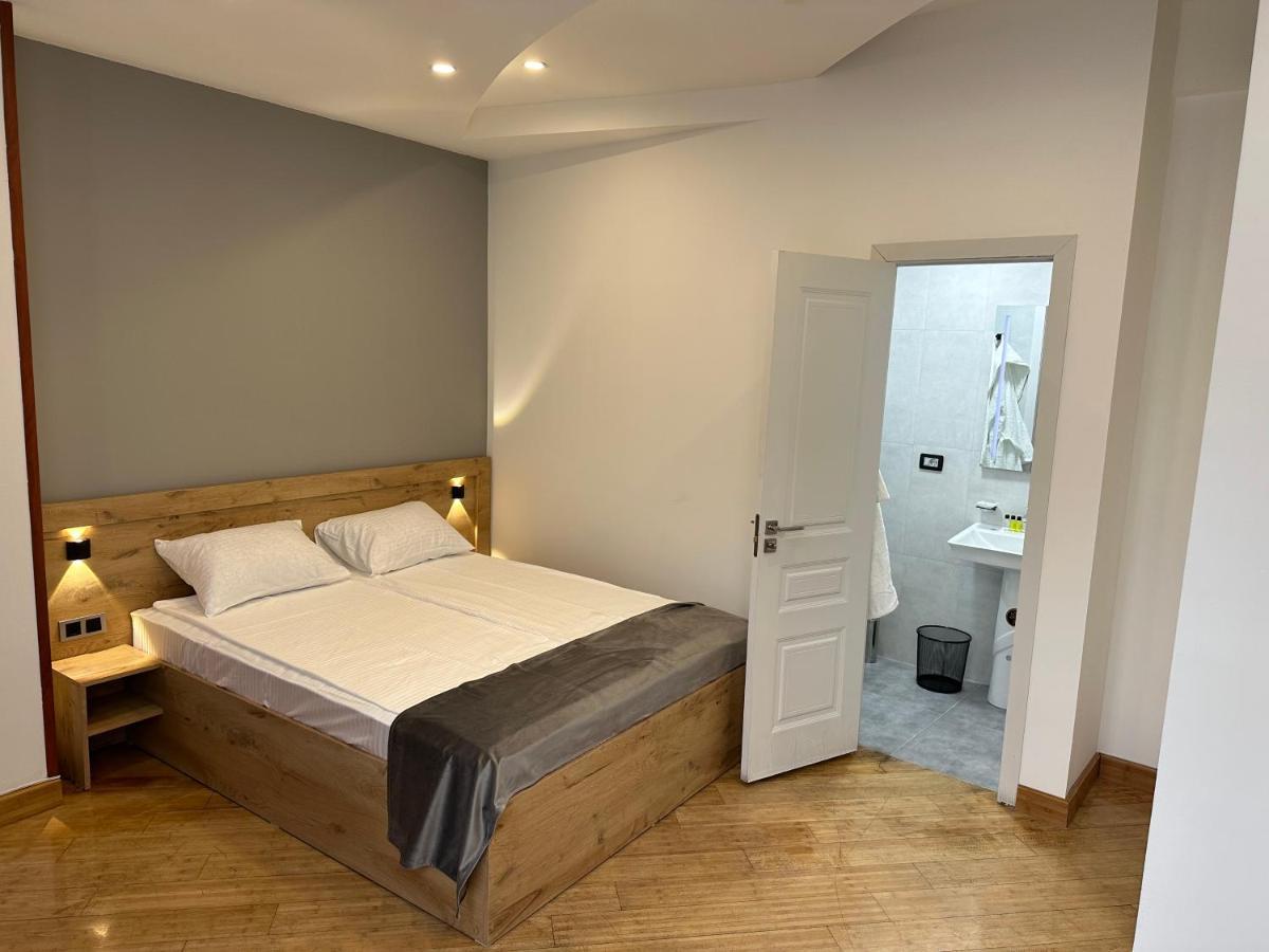Friendly Hotel Jerevan Buitenkant foto