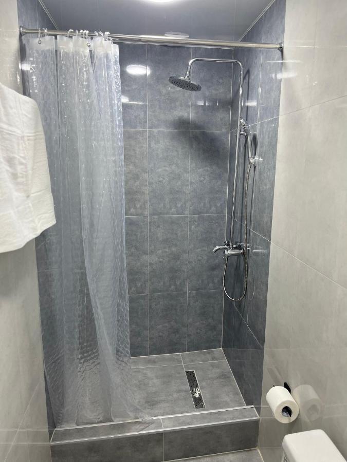Friendly Hotel Jerevan Buitenkant foto