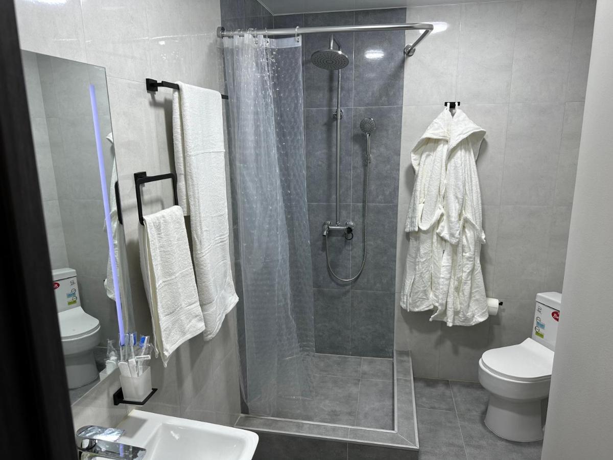 Friendly Hotel Jerevan Buitenkant foto