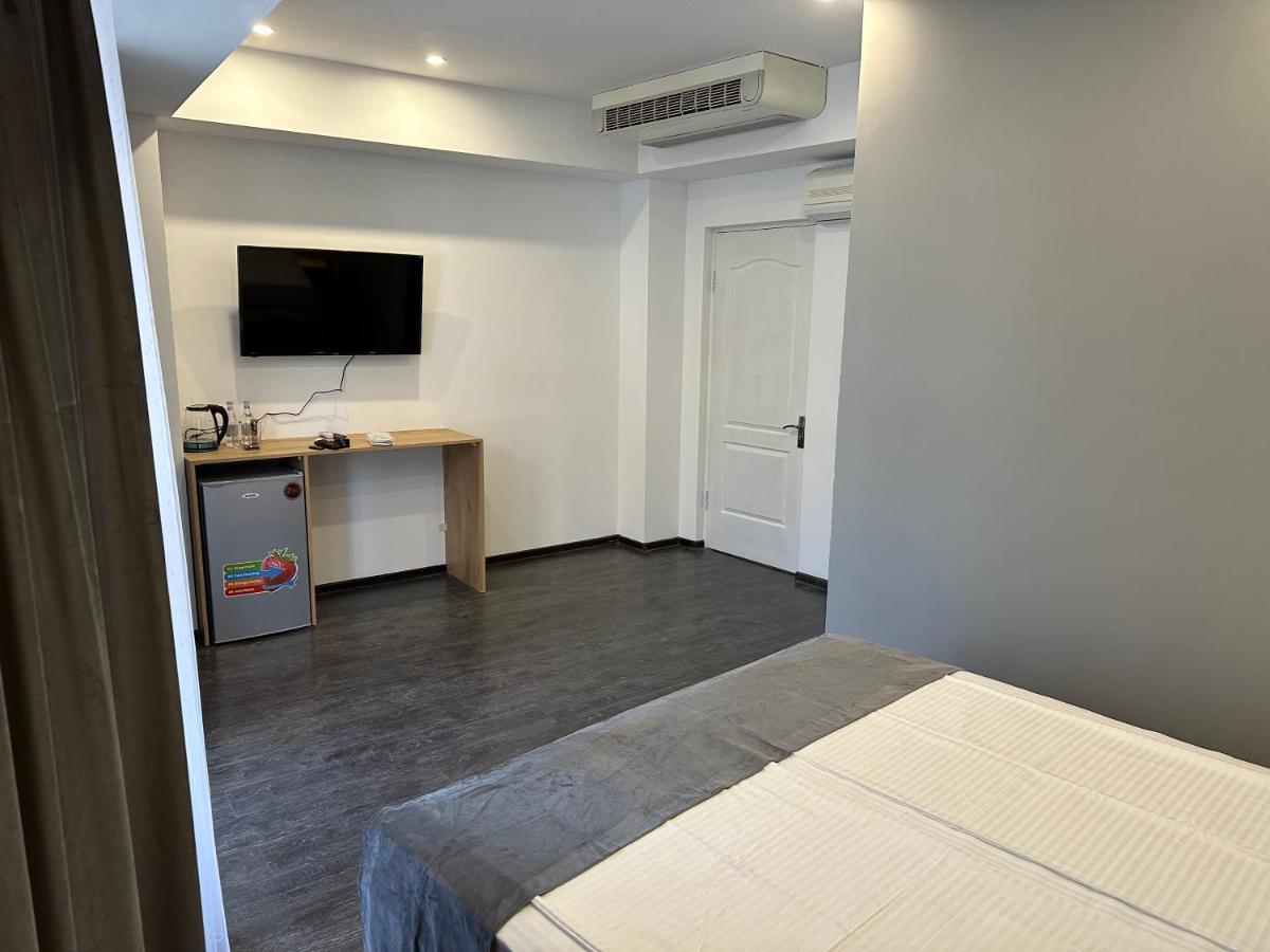 Friendly Hotel Jerevan Buitenkant foto