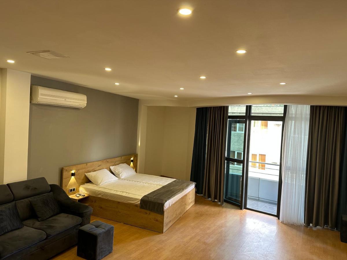 Friendly Hotel Jerevan Buitenkant foto
