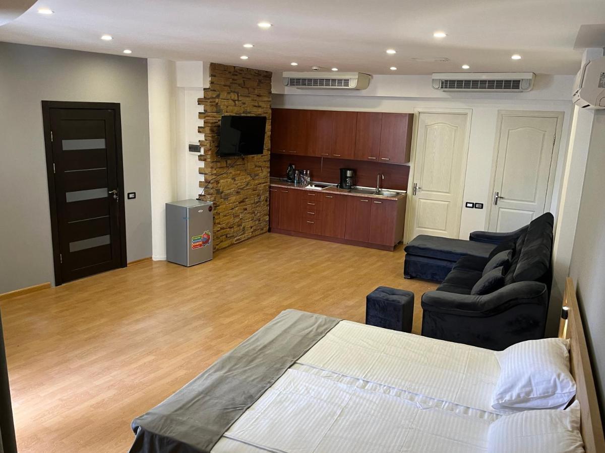 Friendly Hotel Jerevan Buitenkant foto