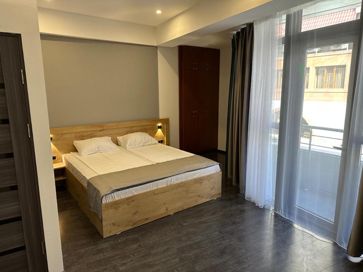 Friendly Hotel Jerevan Buitenkant foto