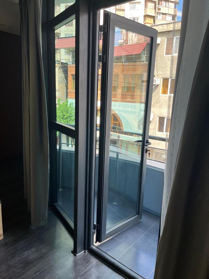 Friendly Hotel Jerevan Buitenkant foto