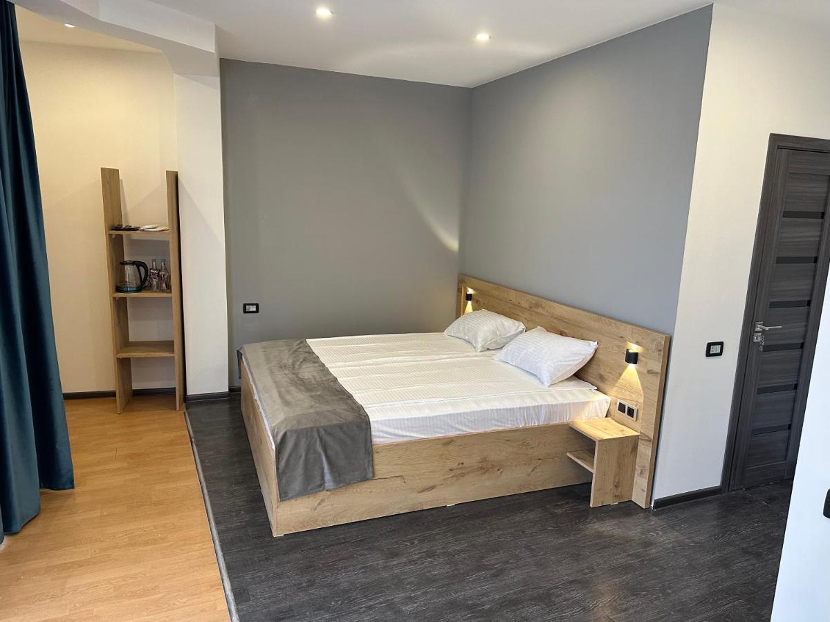 Friendly Hotel Jerevan Buitenkant foto
