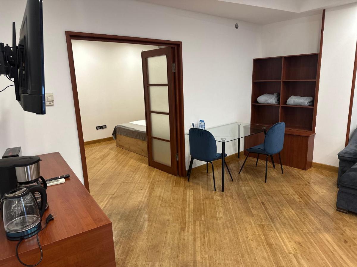 Friendly Hotel Jerevan Buitenkant foto