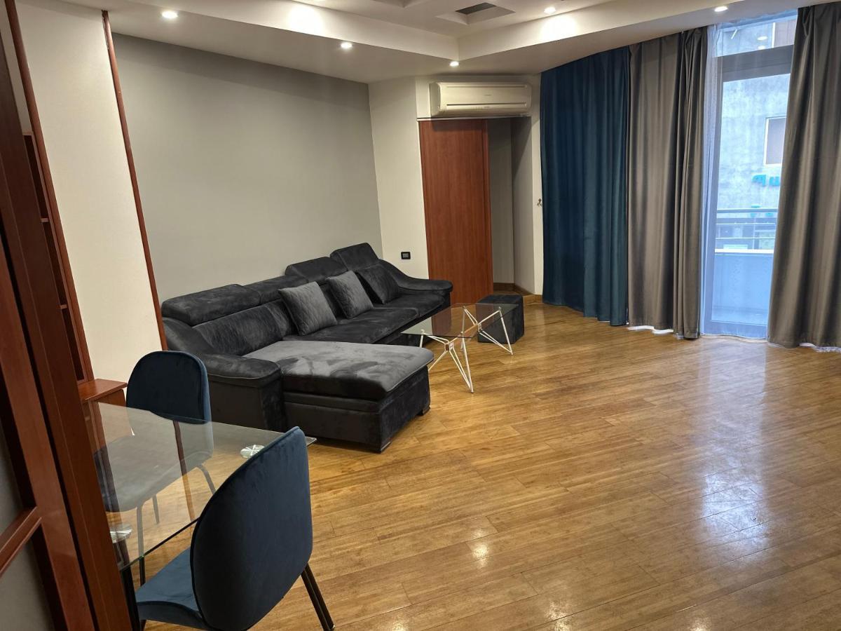 Friendly Hotel Jerevan Buitenkant foto