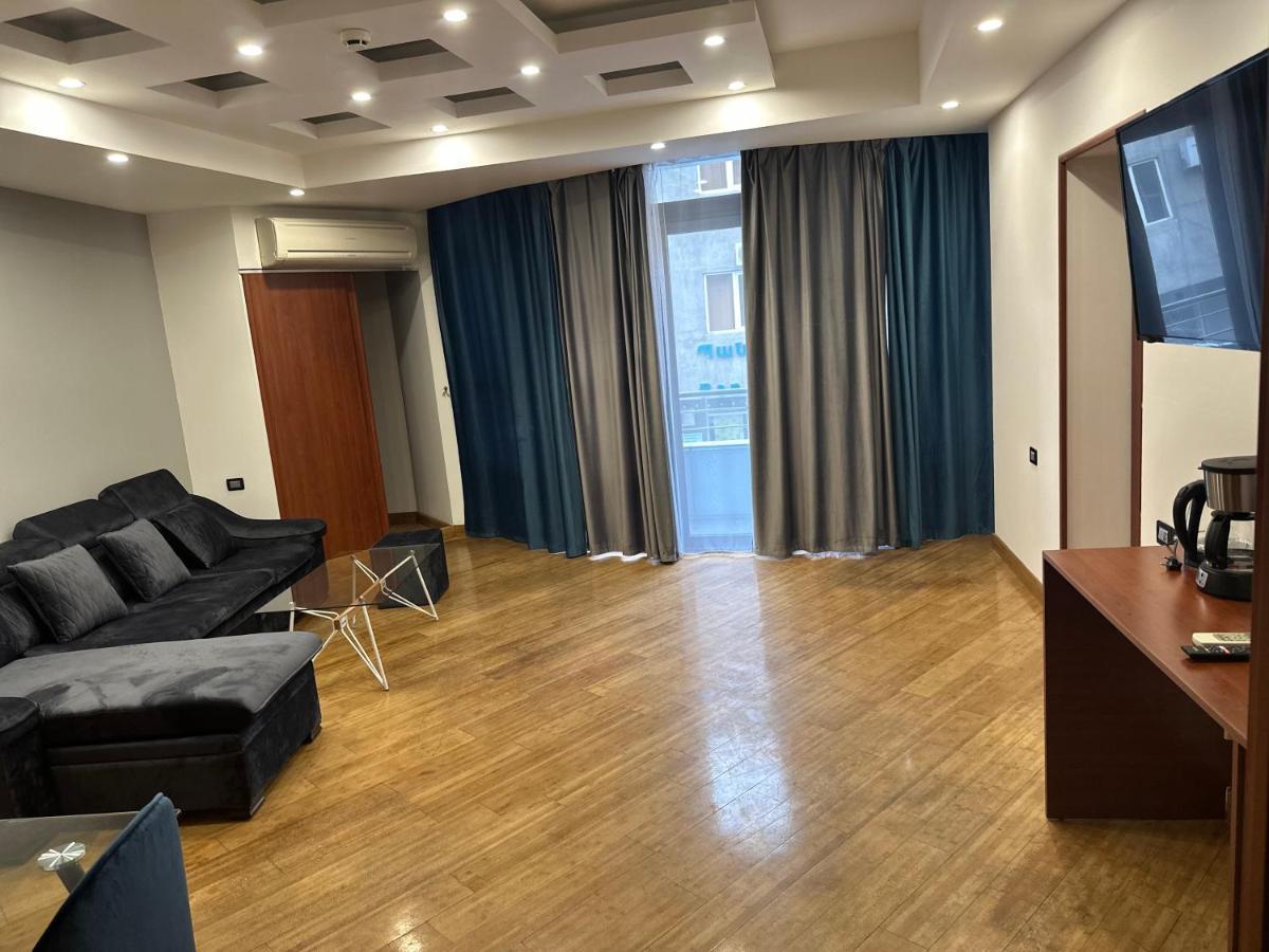 Friendly Hotel Jerevan Buitenkant foto