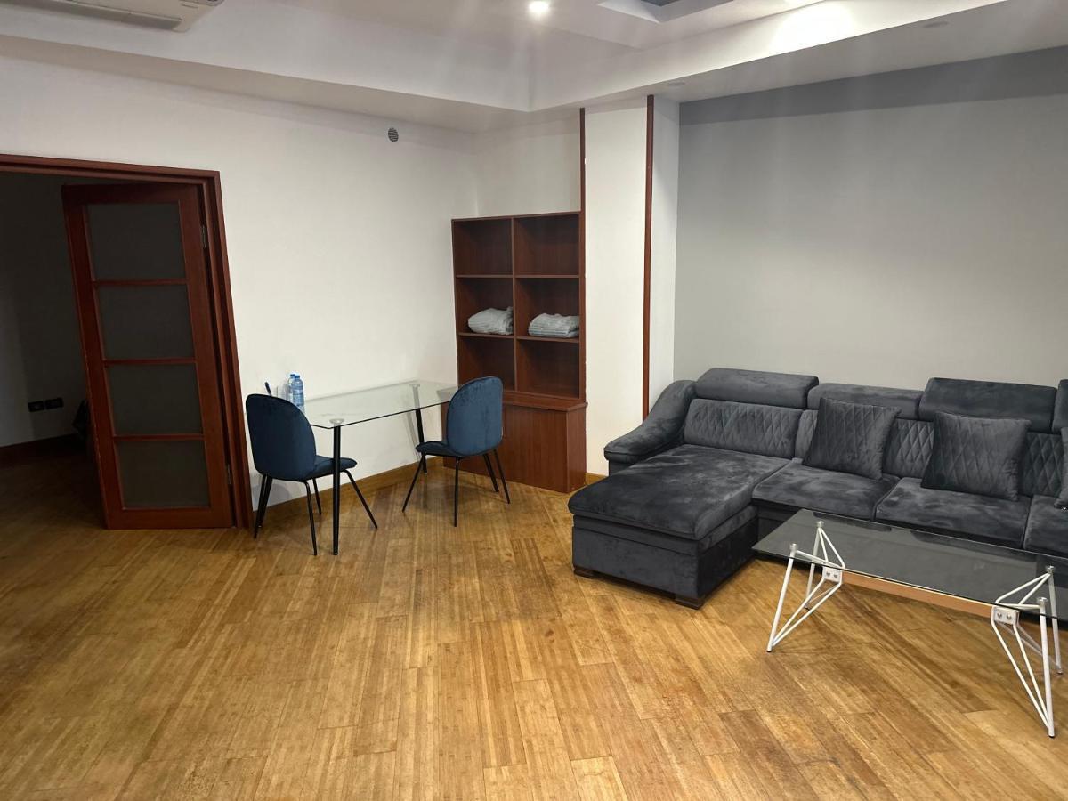 Friendly Hotel Jerevan Buitenkant foto